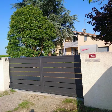 Pradere Avec Piscine * Virazeil